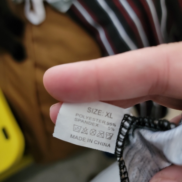 🤑BOGO!🤑 Blue flowy v neck peacock design midi dress - Picture 7 of 7